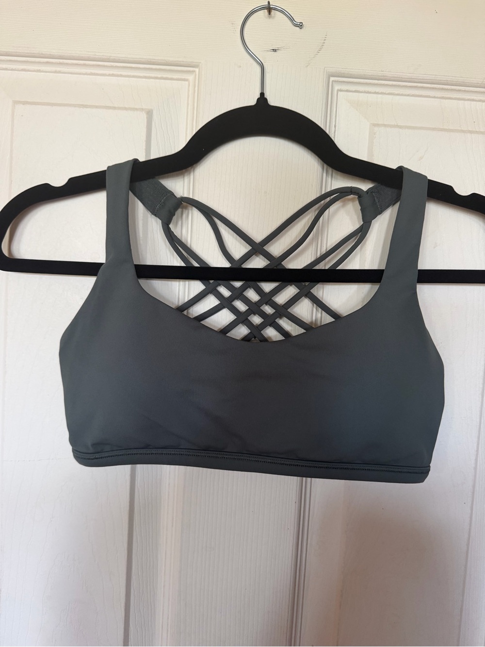 Lululemon free to be wild sports bra size 6
